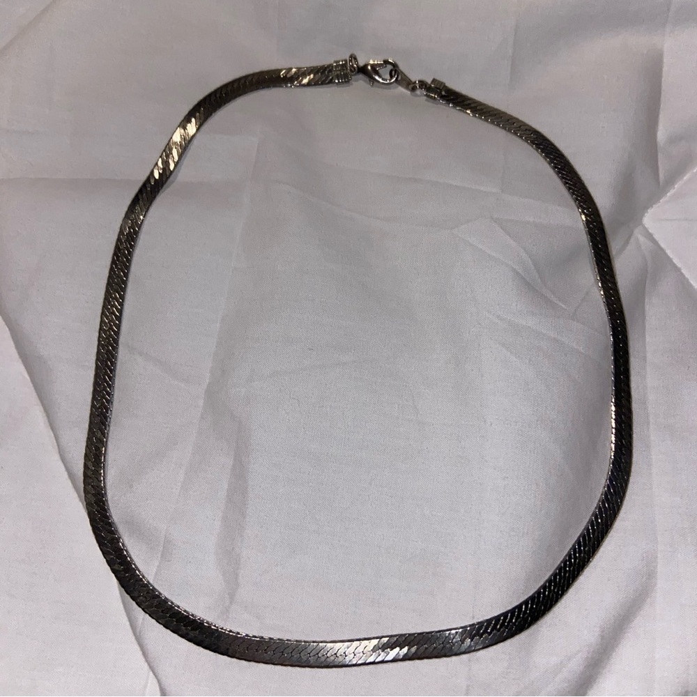 ☃️ 17” silver-plated herringbone necklace. Like new.